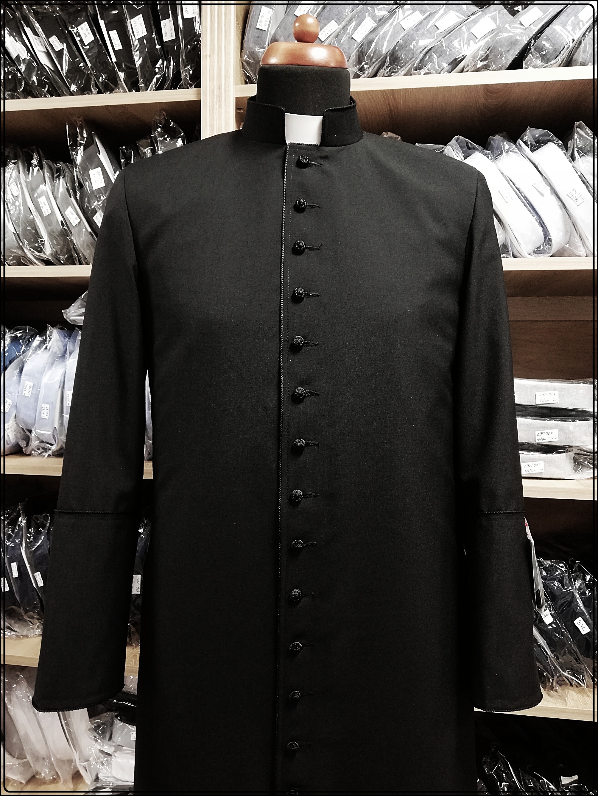 sutanny dla księży,szaty liturgiczne,odzież kapłańska